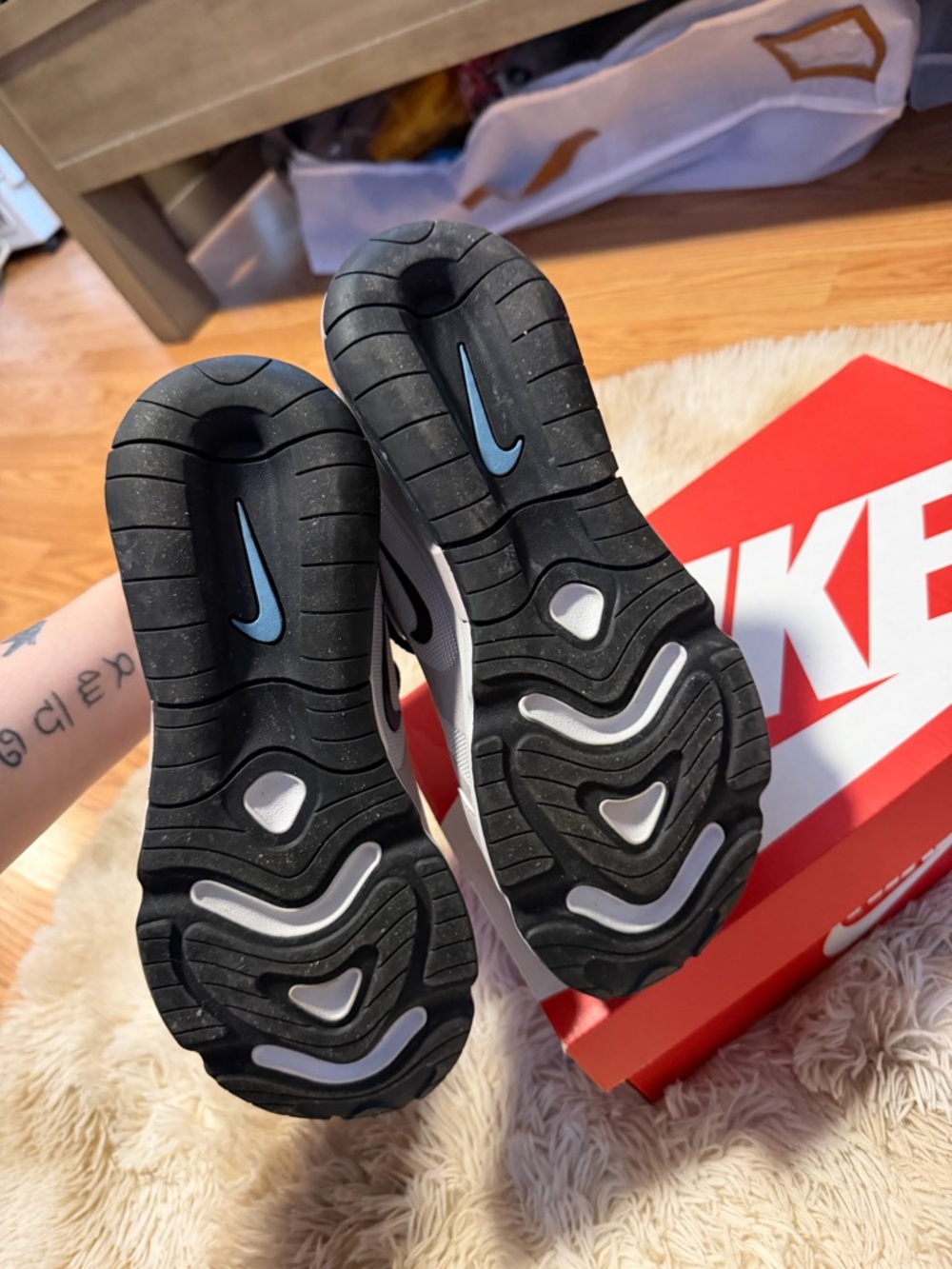 Nike White and Light Blue Low-Top Sneakers with Black Accents - Picture 4 of 4